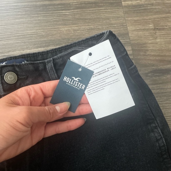 Hollister Stretch Ultra HighRise Mom Jeans - Picture 6 of 8